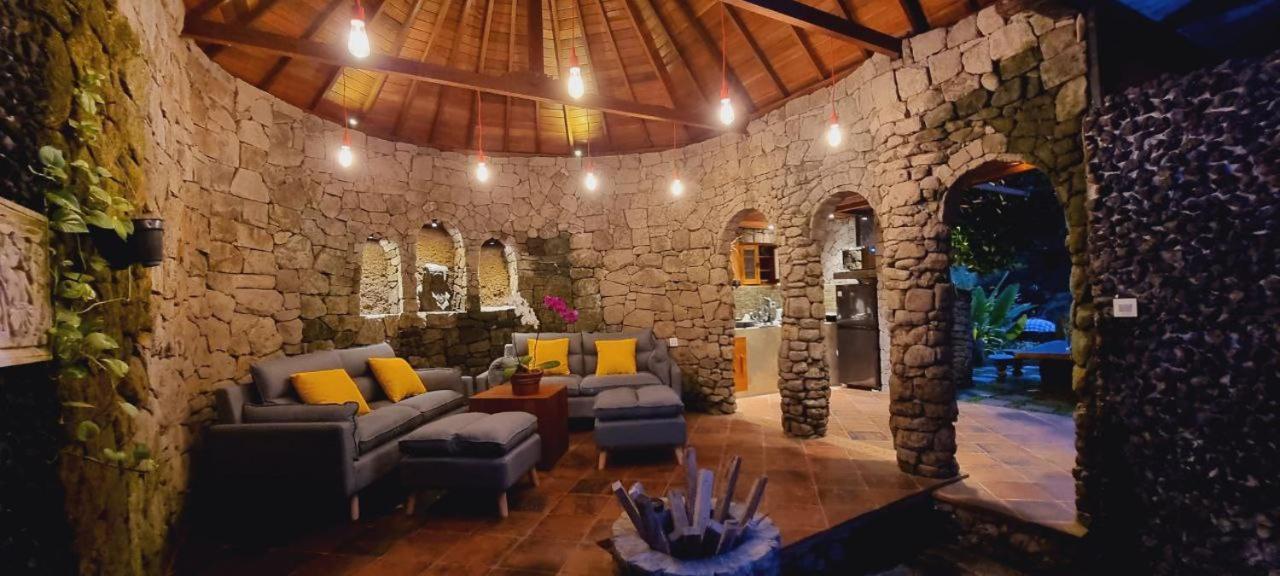 Avalon Ubud Castle & Spa Экстерьер фото